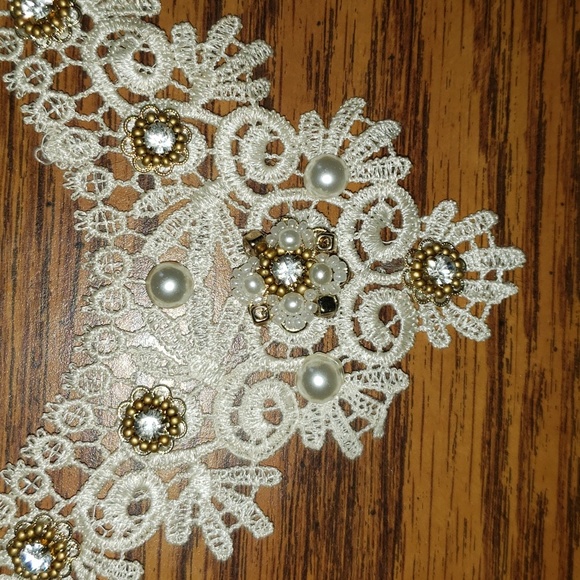Lace Collar Necklace NWOT - Picture 3 of 3